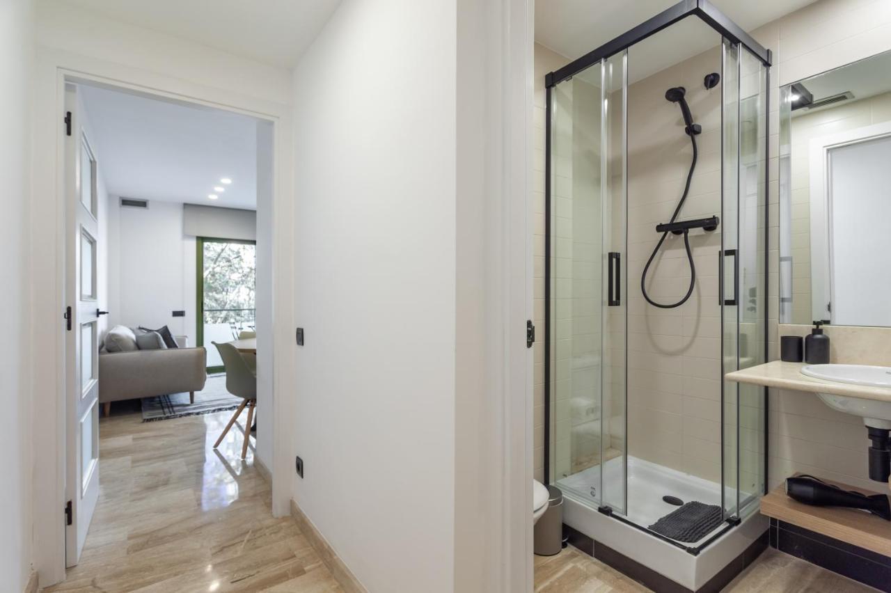 Cozy Apartment Les Corts Barcelona Bagian luar foto