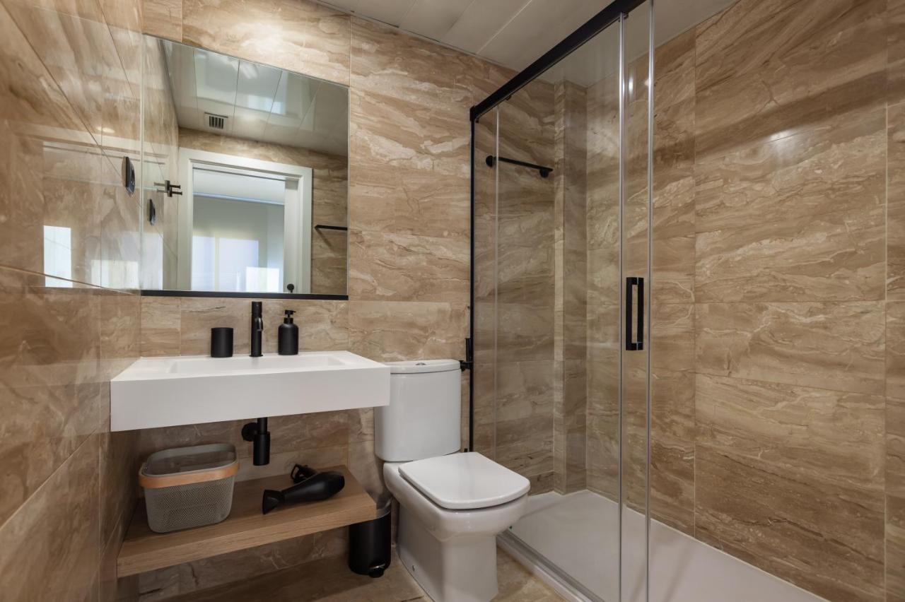 Cozy Apartment Les Corts Barcelona Bagian luar foto
