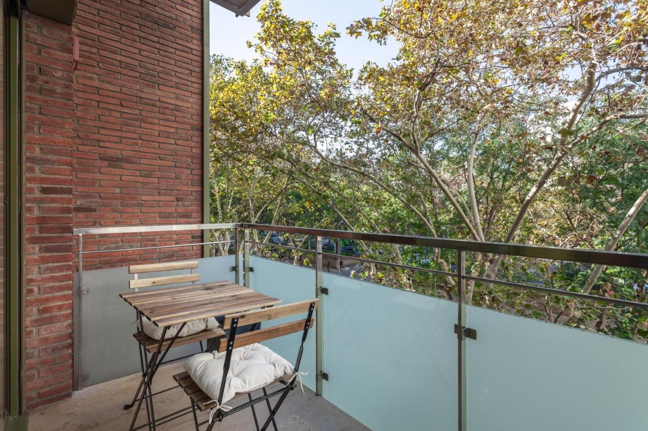 Cozy Apartment Les Corts Barcelona Bagian luar foto